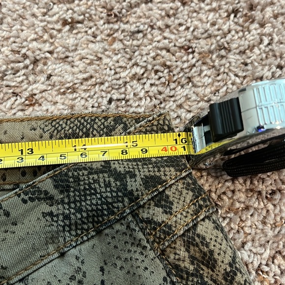 Judy Blue Los Angeles Skinny Fit Snakeprint Jeans - Picture 7 of 10